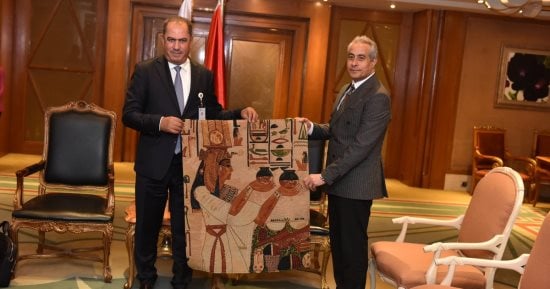 وزير القوى العاملة يلتقى أمين "العمال العرب".. ويؤكد دور العمال المحورى فى التنمية