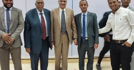 دار العلوم بأسوان تكرم حفظة القرآن الكريم