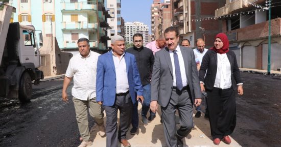 محافظ المنوفية يتفقد أعمال رصف محور ترعة المعهد الجديد" مقابر ميت خاقان "  