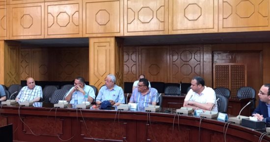 نائب محافظ الإسماعيلية يناقش مقترح إنشاءات جديدة لطرق وكباري فى القنطرة غرب