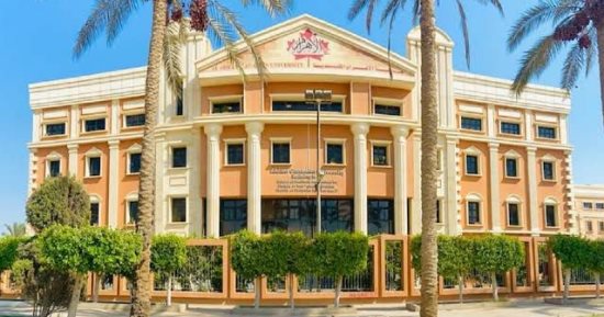 طلاب بإعلام يبتكرون تطبيقا للتجميل والعناية وتجهيزات الزفاف ضمن مشروع تخرج