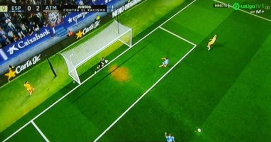 إسبانيول يطالب رابطة الدورى الإسبانى بنقاط مباراة أتلتيكو مدريد بعد خطأ الفار