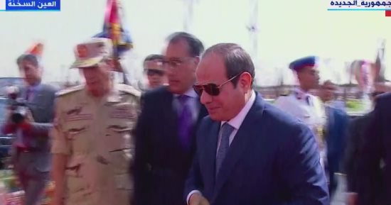 الرئيس السيسى يصل مقر افتتاح مجمع مصانع إنتاج الكوارتز بالعين السخنة