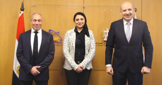 مركز تحديث الصناعة يوقع بروتوكول لدعم برنامج "روبوتات الخدمة" فى المصانع 