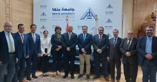 رئيس جامعة بنها يستقبل وفدا من خبراء منظمة التعاون الاقتصادى والتنمية