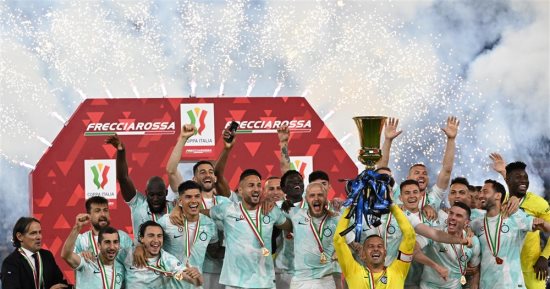شاهد مراسم تتويج إنتر ميلان بلقب كأس إيطاليا 2023.. فيديو