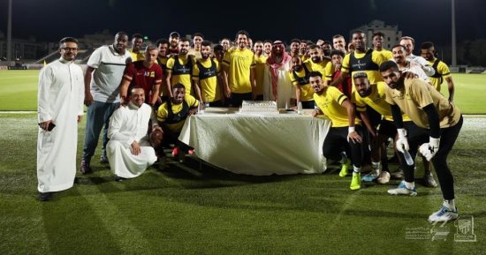 نجوم اتحاد جدة يحتفلون بمولود أحمد حجازى الجديد.. صور