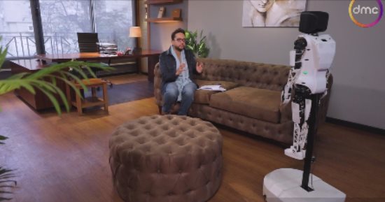 أحمد فايق يحاور الروبوت توت حول مفاهيم وأسباب السعادة بـ"مصر تستطيع"