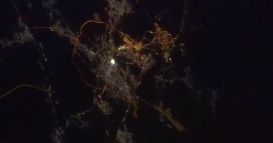 مشهد مذهل لمكة المكرمة من محطة الفضاء الدولية تلتقطه رائدة الفضاء السعودية