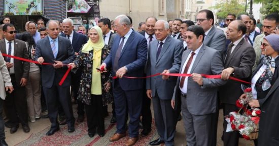 محافظ الجيزة يدعو المواطنين لزيارة معرض زهور الربيع 