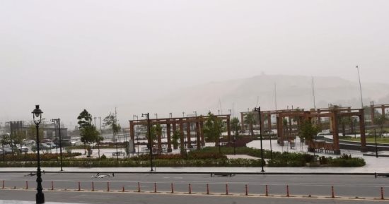 محافظ أسوان يوجه بوقف حركة الملاحة بمجرى النيل وبحيرة ناصر بسبب العاصفة الترابية