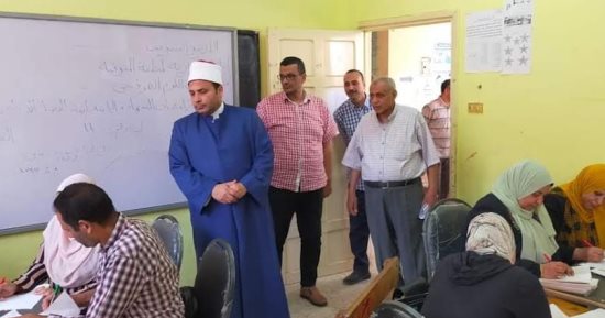 رئيس الإدارة المركزية الأزهرية بالمنوفية يتفقد كنترول الابتدائية والإعدادية