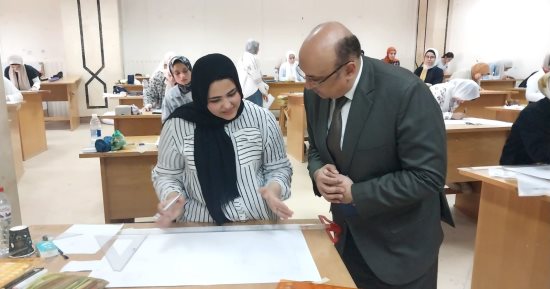 نائب رئيس جامعة المنصورة يتابع سير العملية الامتحانية بكليتى التربية والفنون الجميلة