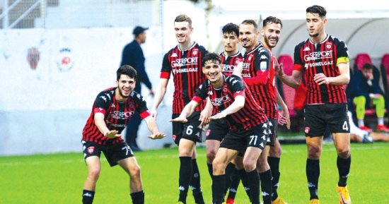 اتحاد الجزائر ضيفًا على يانج أفريكانز فى نهائي كأس الكونفدرالية الليلة