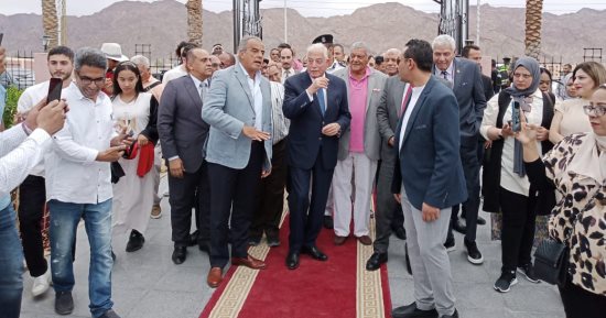 محافظ جنوب سيناء: نستهدف إطلاق مهرجان ثقافى فنى فى نويبع