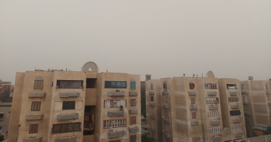 عاصفة ترابية تضرب الإسماعيلية.. وانتظام حركة المعديات فى قناة السويس.. صور