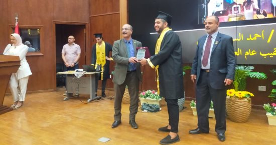 "العلوم الصحية" تحتفل بتخريج طلاب معاهد المختبرات الطبية والتسجيل الطبي بجامعة الأزهر
