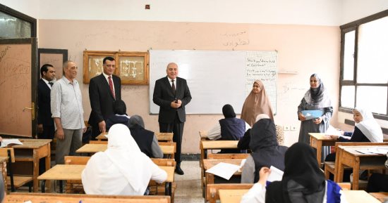 32 ألف طالب يؤدون امتحانات الدبلومات الفنية بقنا.. والمحافظ يتفقد اللجان