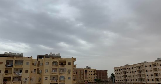 طقس غير مستقر بالبحر الأحمر مع غياب لأشعة الشمس وظهور غيوم متقطعة