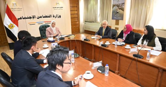 وزيرة التضامن تستعرض برامج دعم وتطوير مناهج التعلم بالحضانات