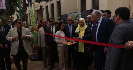 وزير الزراعة يفتتح معرض مهرجان زهور الربيع في دورته الـ90 بالمتحف الزراعى.. 200 عارض يشاركون فى المعرض على مدار شهر.. والسيد القصير: الدولة تدعم صناعة وزراعة الزهور لأهميتها للسوق المحلي والتصدير