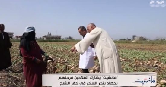جابر القرموطى يرصد موسم حصاد البنجر ويشارك الفلاحين فرحتهم فى برنامج مانشيت
