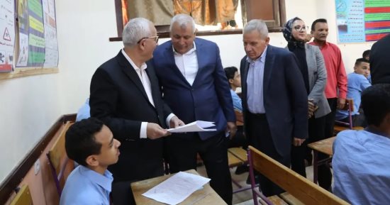 وزير التعليم يتفقد امتحانات الدبلومات بالمدرسة الثانوية الصناعية بالوادى الجديد