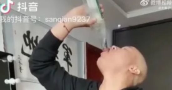وفاة مؤثر صينى بعد تناوله مشروبا كحوليا قويا فى تحد على السوشيال ميديا