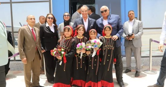 وزير الاتصالات يتفقد مشروعات الربط الإلكترونى للعاصمة الإدارية بالخارجة.. صور
