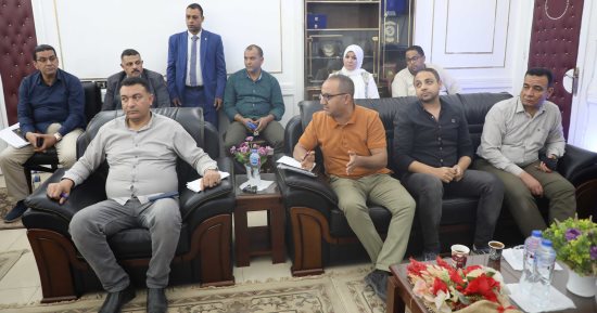 نائب محافظ المنيا يناقش الخطة العامة لمشروعات الرصف بالطرق الرئيسية والفرعية