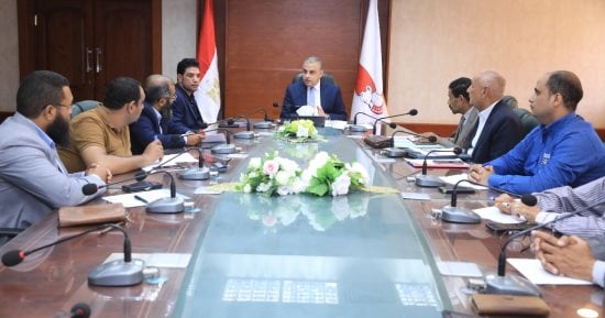 محافظ سوهاج يترأس الاجتماع الدورى لغرفة العمليات الرئيسية لمتابعة توريد الأقماح