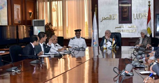 محافظ الأقصر يلتقى عددا من ممثلى ذوي الهمم لمناقشة مطالبهم واحتياجاتهم.. صور