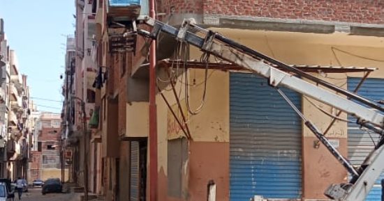 تكثيف الحملات اليومية للنظافة وصيانة الإنارة العامة وإزالة الإشغالات بالإسماعيلية