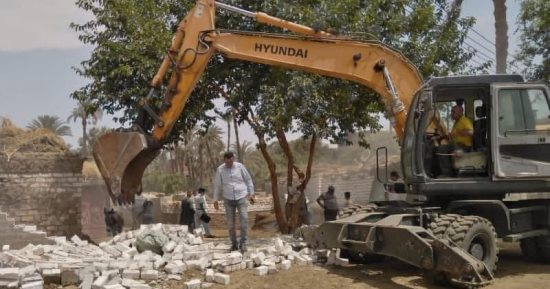 ‫"الرى" تزيل 8 مخالفات على النيل بمحافظة أسيوط