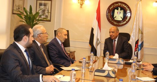 وزير قطاع الأعمال يبحث مع رئيس "ألومنيوم البحرين" تعزيز التعاون المشترك