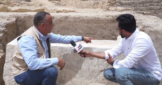 الأمين العام للمجلس الأعلى للآثار يكشف تفاصيل الكشف الأثرى الجديد بسقارة ويشرح عملية "التحنيط" والأدوات المستخدمة بالورش المكتشفة.. وزيرى: الورشتان تعودان لأواخر عصر الأسرة الـ30 وبداية العصر البطلمى.. فيديو