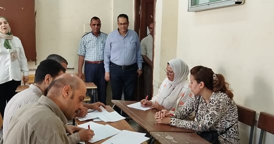 وكيل تعليم الغربية يتفقد أعمال التقدير لأوراق طلاب الشهادة الإعدادية 
