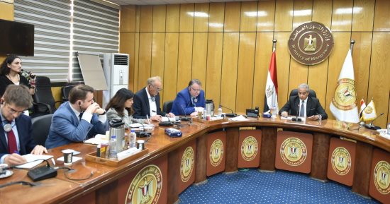 القوى العاملة: عدم إدراج مصر على قائمة الملاحظات يؤكد الالتزام بمعايير العمل الدولية