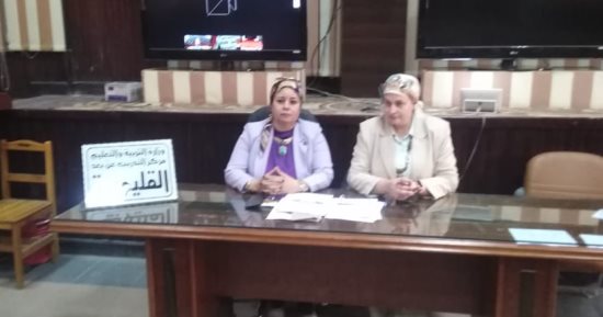 مدير تعليم القليوبية تبحث تفعيل الأنشطة الطلابية بالمدارس خلال إجازة الصيف