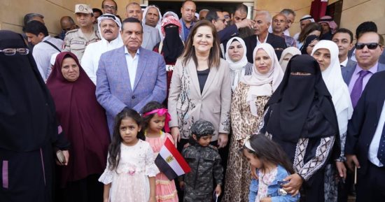 وزيرة التخطيط  تفتتح المركز التكنولوجى بالشيخ زويد