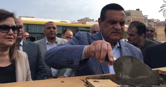 وزيرا التنمية المحلية والتخطيط يضعان حجر أساس مجمع خدمات مصر بالعريش.. صور