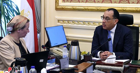 رئيس الوزراء يلتقي وزيرة البيئة لمتابعة عدد من ملفات عمل الوزارة