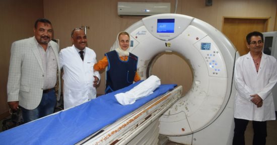مستشفيات جامعة أسوان تجرى أشعة مقطعية لمومياوات أثرية تم اكتشافها بالأغاخان.. صور