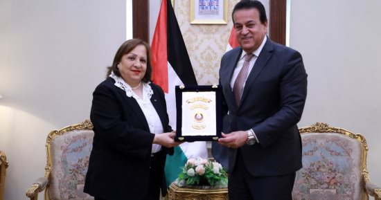 وزير الصحة: توفير الأمصال واللقاحات والأجهزة والأدوات الطبية الحديثة للشعب الفلسطينى