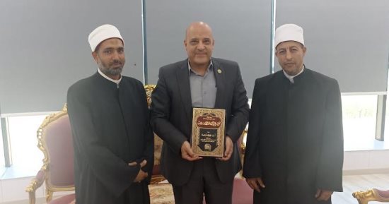 وفد الأوقاف يزور جامعة أسوان ويهديها موسوعة الثقافة الإسلامية