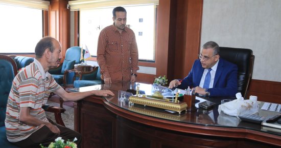 محافظ سوهاج يبحث شكاوى المواطنين خلال اللقاء الجماهيري بسوهاج