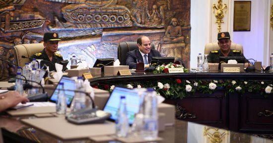 الرئيس السيسى يشهد اختبارات المتقدمين للالتحاق بوظائف "التربية والتعليم" بالتعاون مع الأكاديمية العسكرية.. يلتقى عدد من كبار مُربى الخيول العربية المصرية.. ويؤكد أهمية تنمية رياضة الفروسية