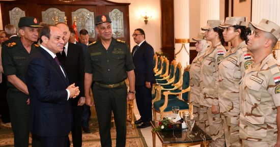 الرئيس السيسى يشهد اختبارات المتقدمين للالتحاق بوظائف "التربية والتعليم" ويلتقى عددا من كبار مُربى الخيول العربية المصرية