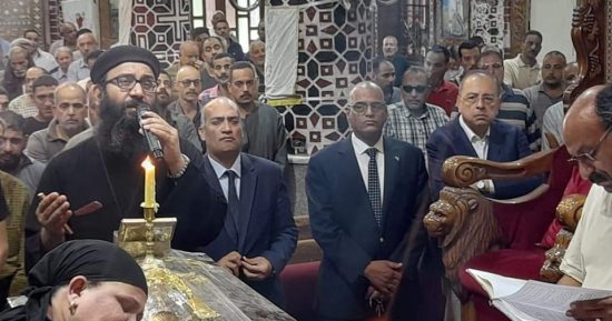 أهالى ملوى يشيعون جثمان مراقب امتحانات الدبلومات الفنية بعد وفاته أثناء تأدية عمله بسوهاج