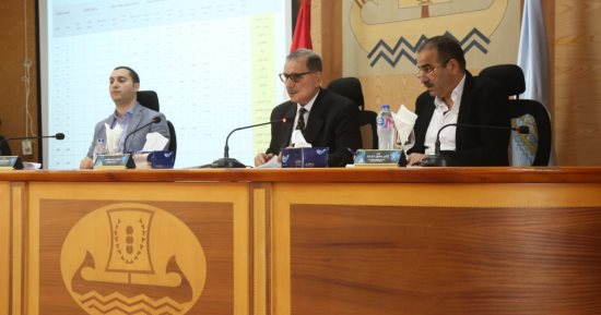 محافظ كفر الشيخ يناقش الخطة الاستثمارية ويوجه بسرعة الانتهاء من تنفيذ المشروعات